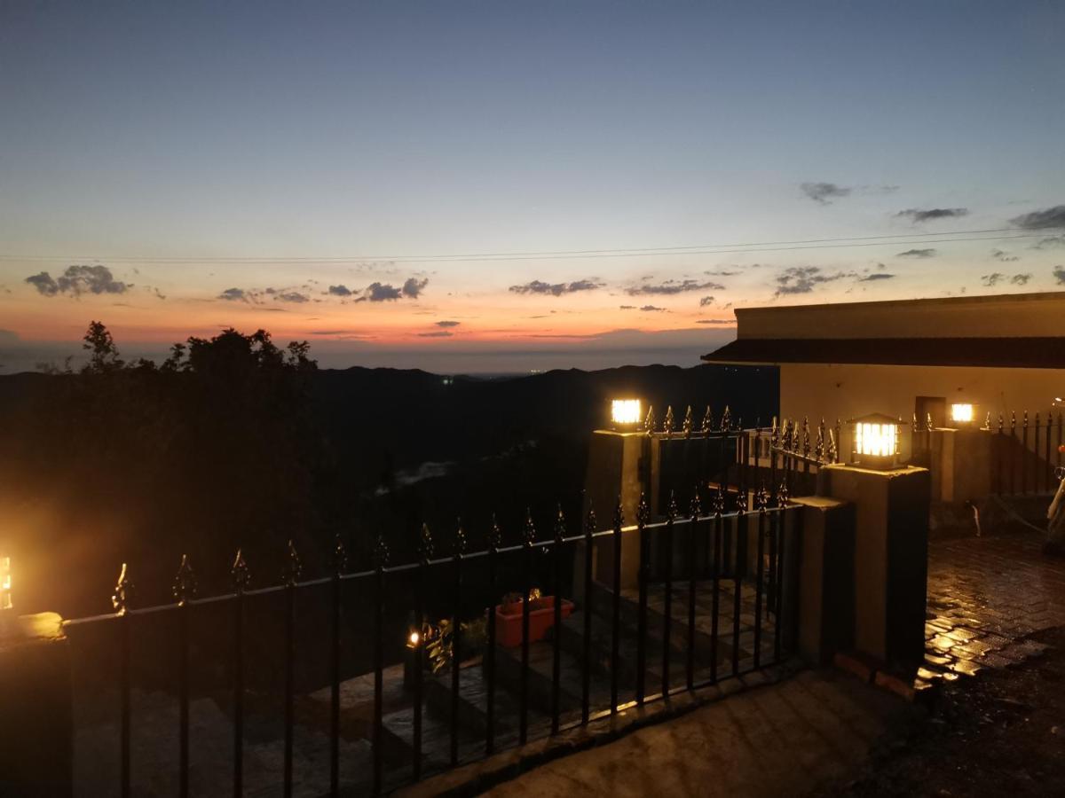 Villa By Mountain Homes- Lansdowne Bagian luar foto
